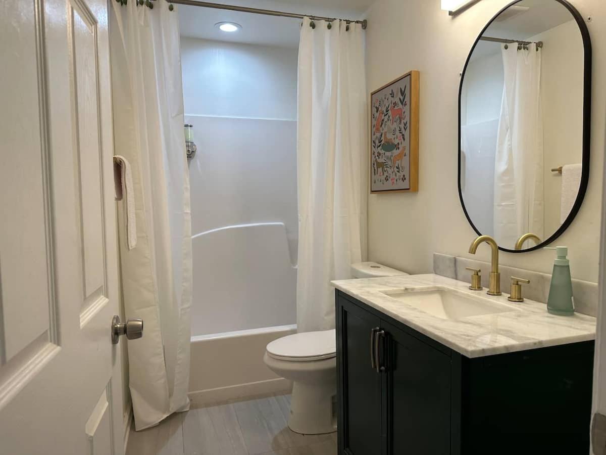 Vine City Home - Duplex - 3 Mins From Gwcc & Mercedes- Benz Stadium Atlanta Exterior photo